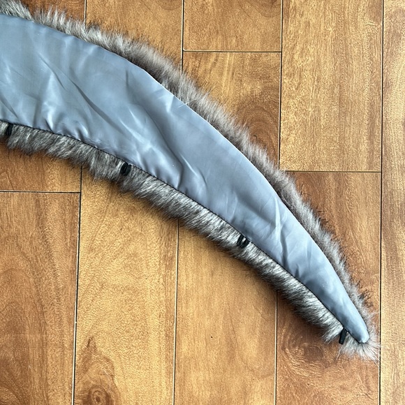 Detachable Faux Fur Lightweight Scarf/Collar🧣 - Picture 6 of 7